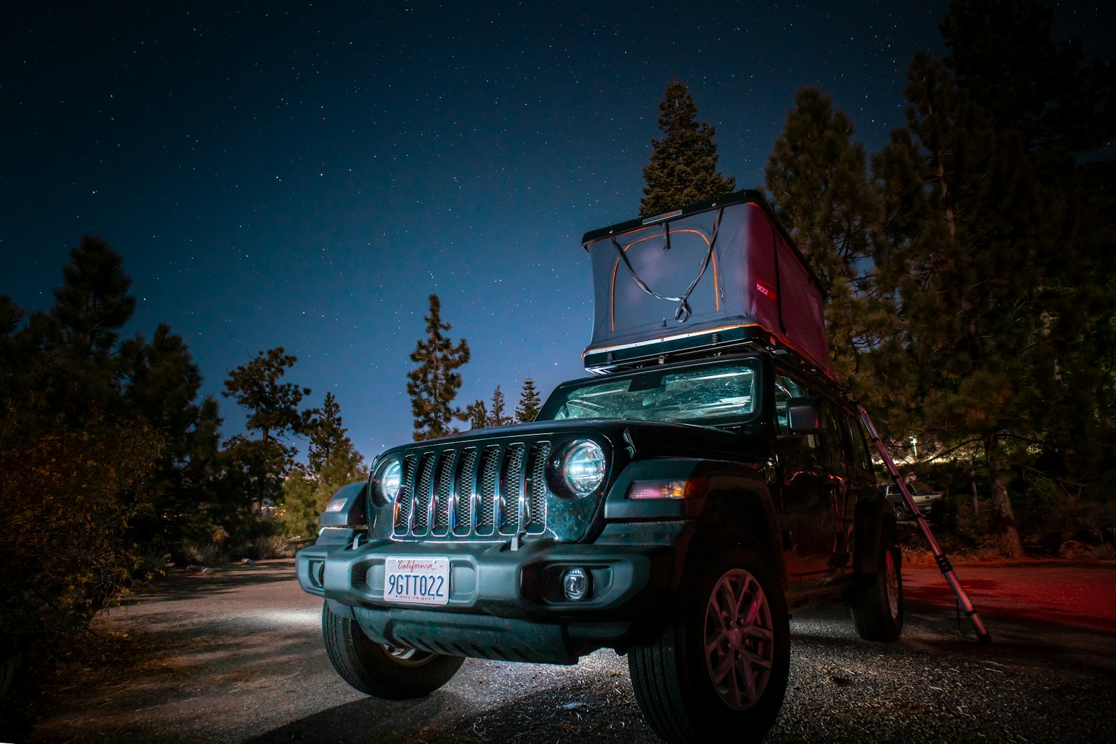 A jeep with a tent on top of it SEBDR